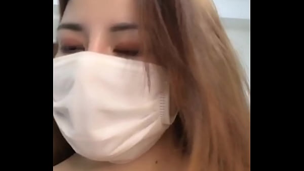 Mất tiền để được thấy hàng của em
